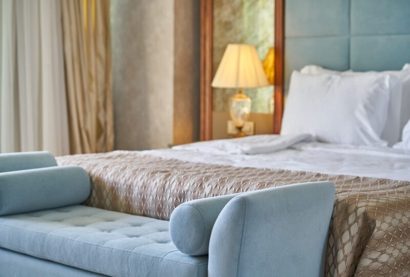 Ab in den Urlaub: Warum wir im Hotel besser schlafen